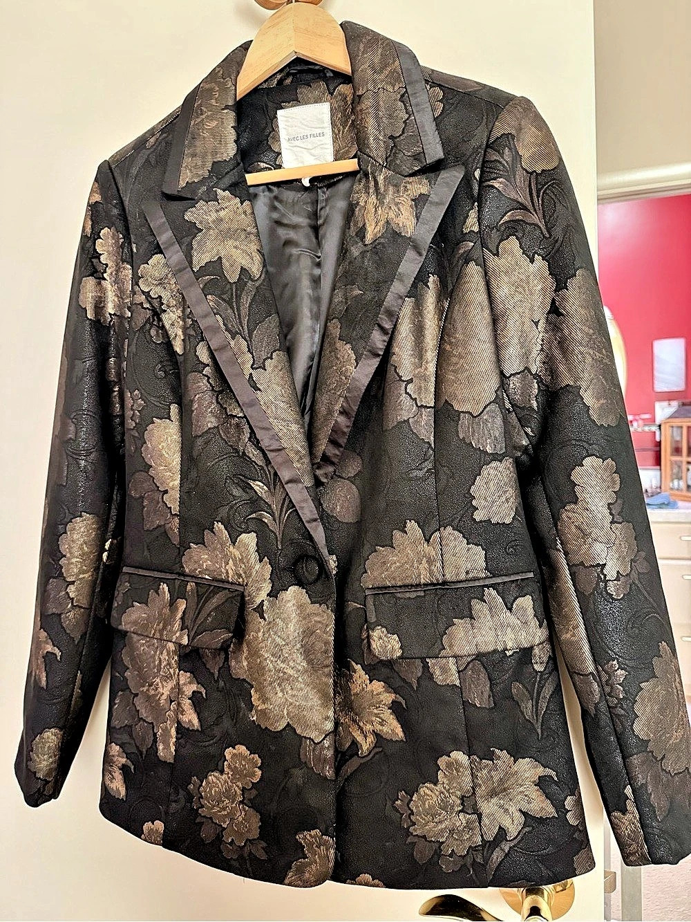 Floral Brocade Blazer in Black & Gold